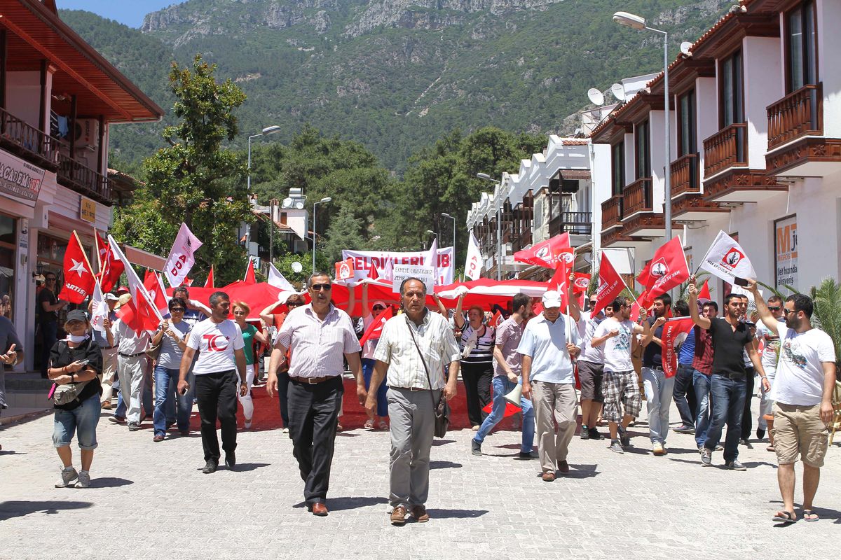 Akillere Sahilde Protesto