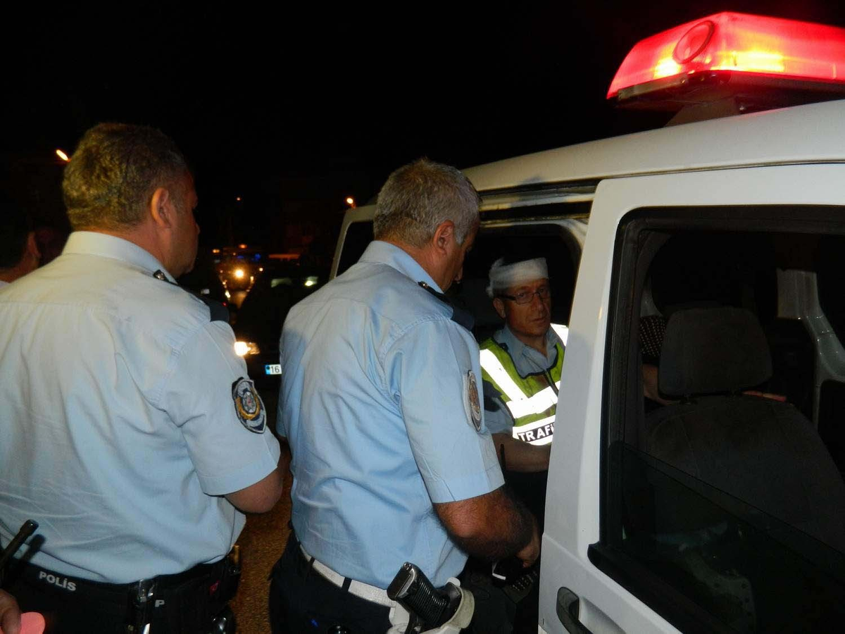 Polisi 500 Metre Sürükledi