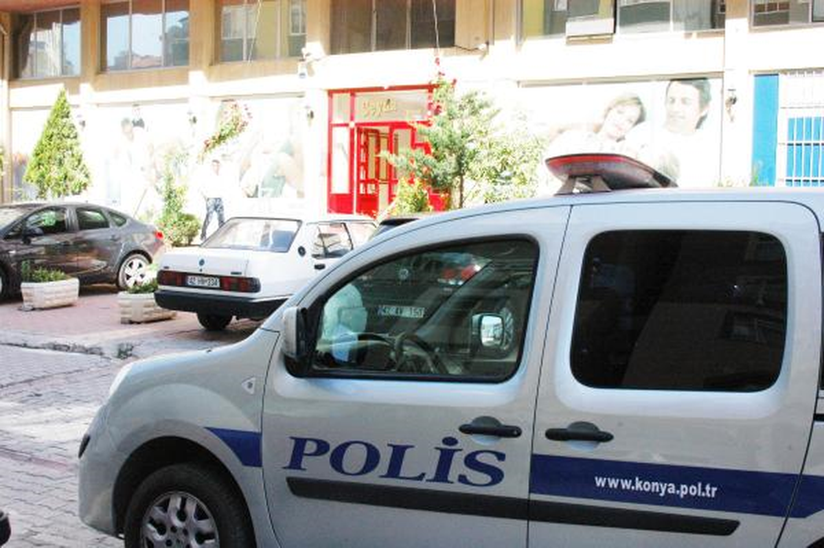 Babasını Yatağında Bıçakladı