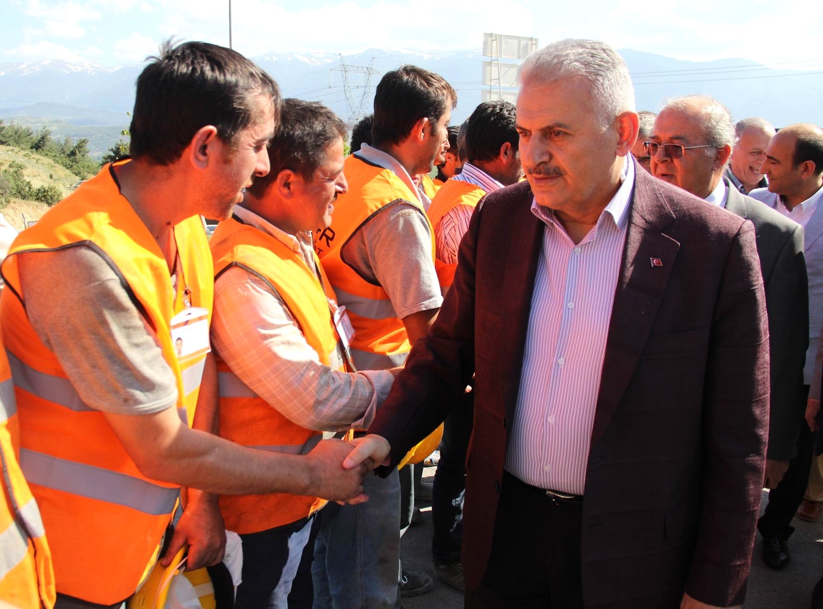 Bakan Yıldırım: 'Vatandaşla Aramızı Açmak İsteyenler Var'