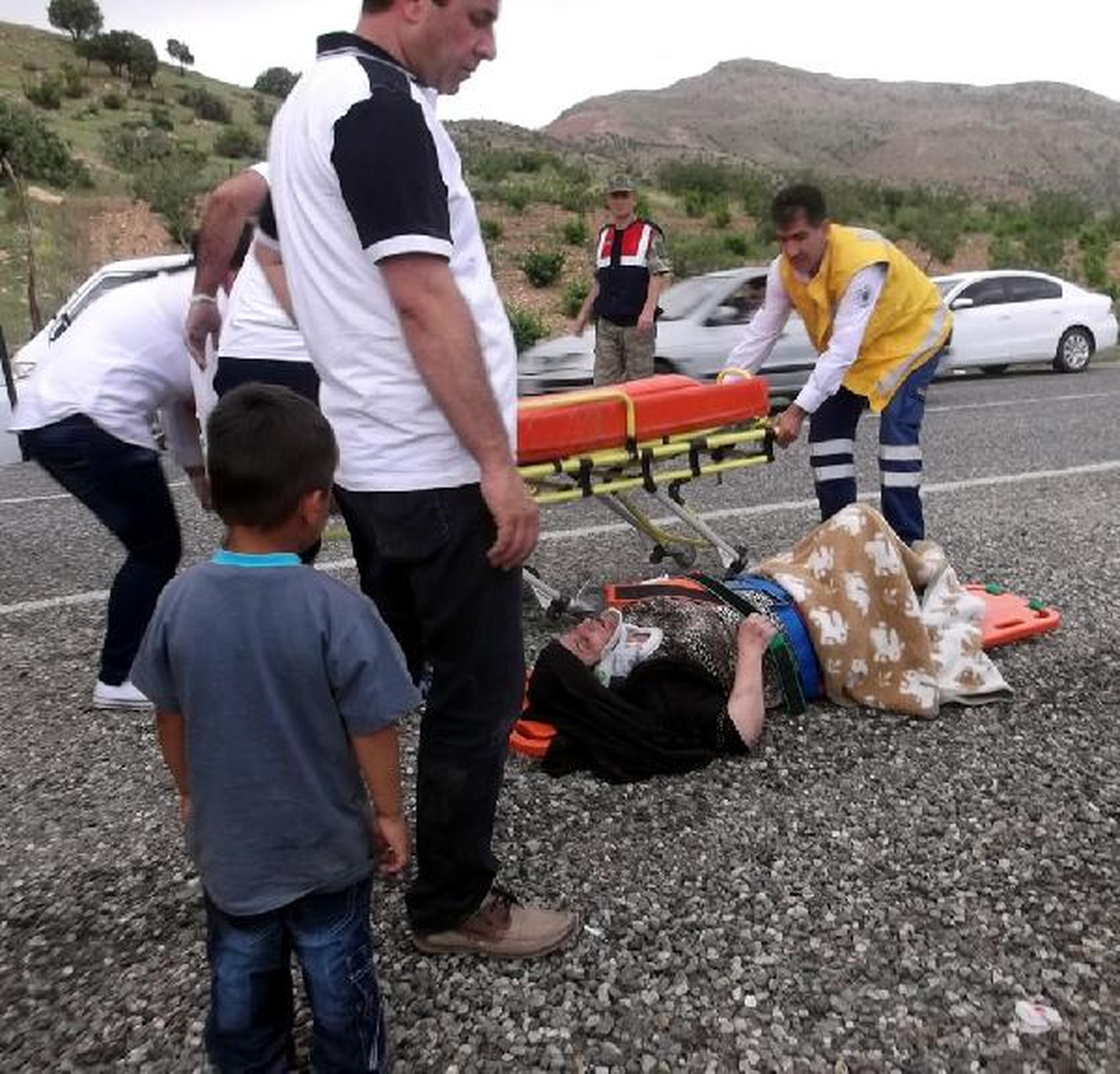 Otomobil Şarampole Yuvarlandı: 6 Yaralı