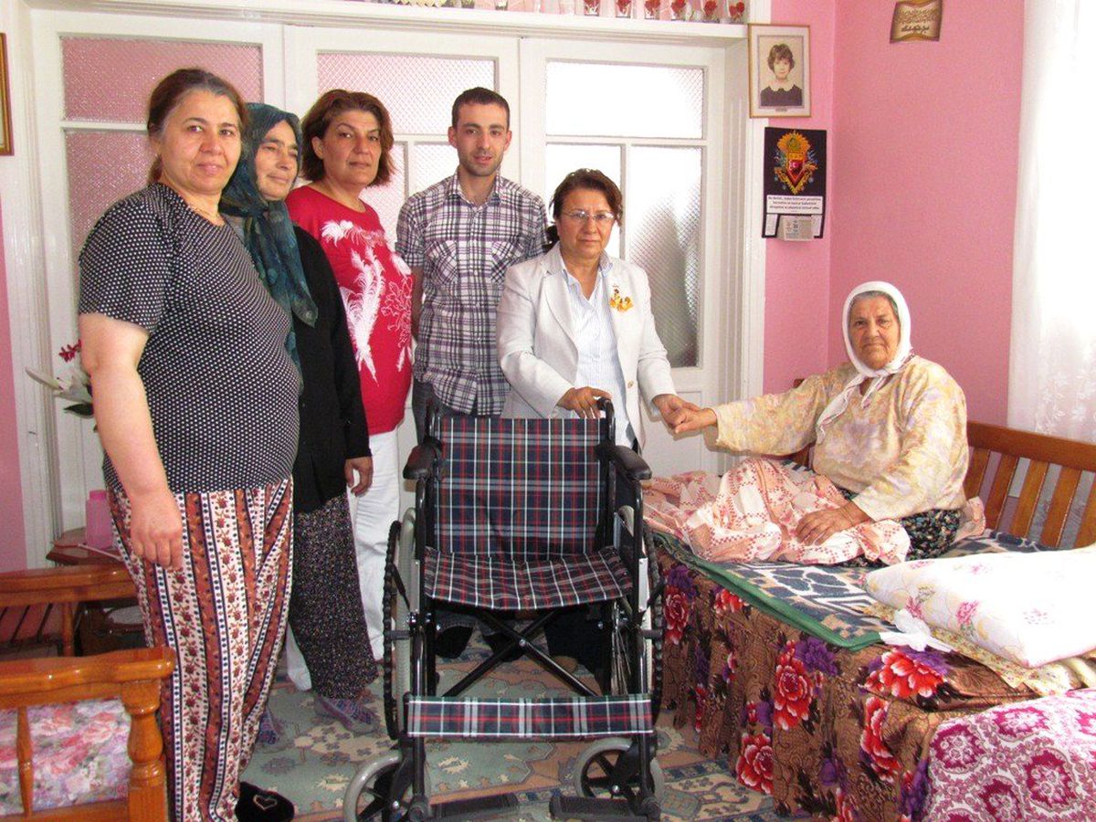 CHP\'li Akgün\'den Tekerlekli Sandalye Desteği