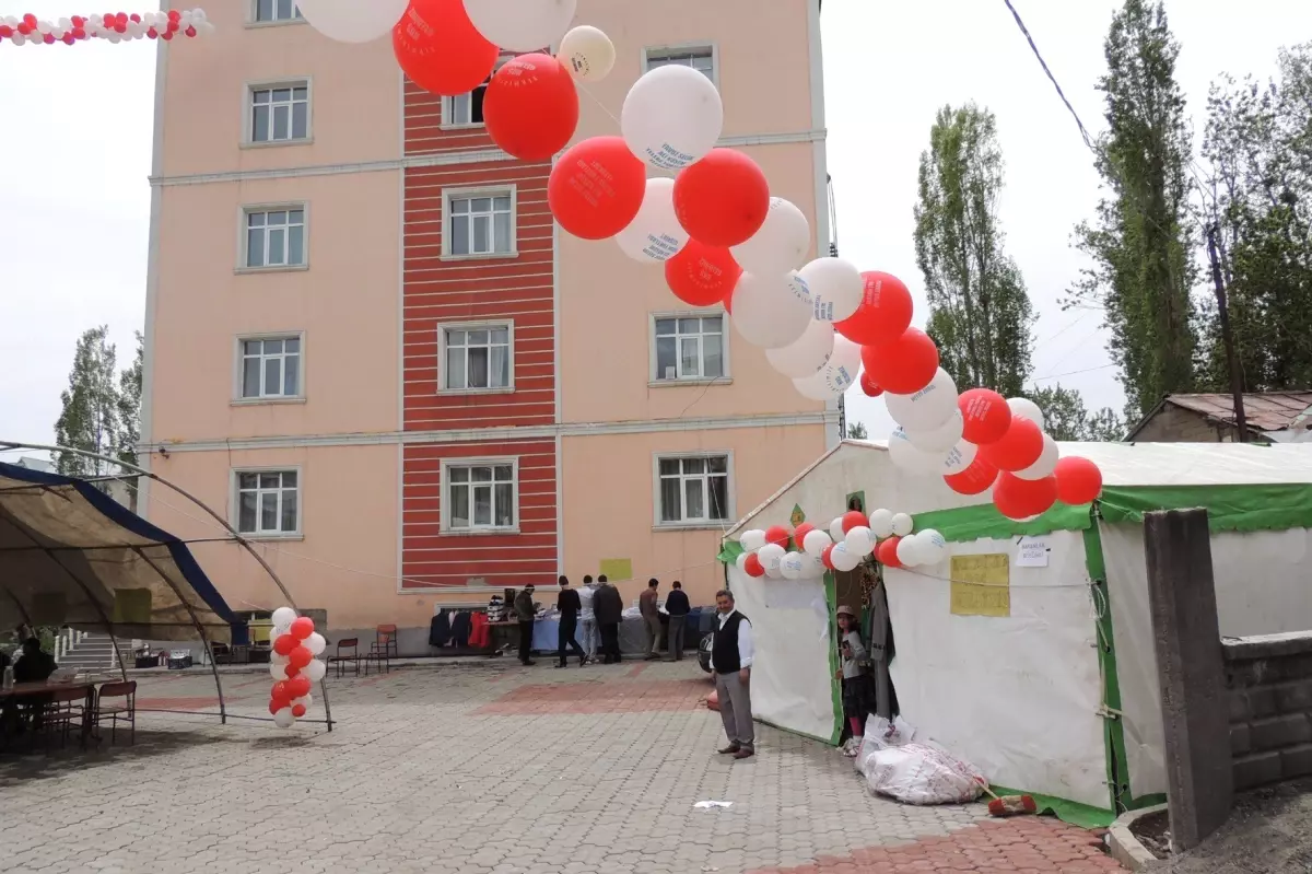 Eleşkirt'te Öğrenciler Yararına Kermes Düzenlendi