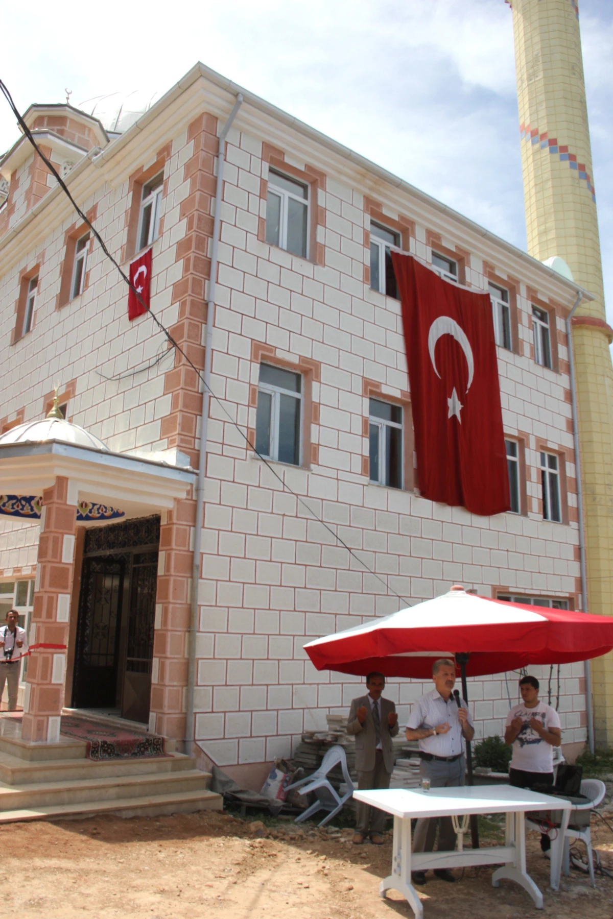 Erenyurt Hasanlı Camii İbadete Açıldı