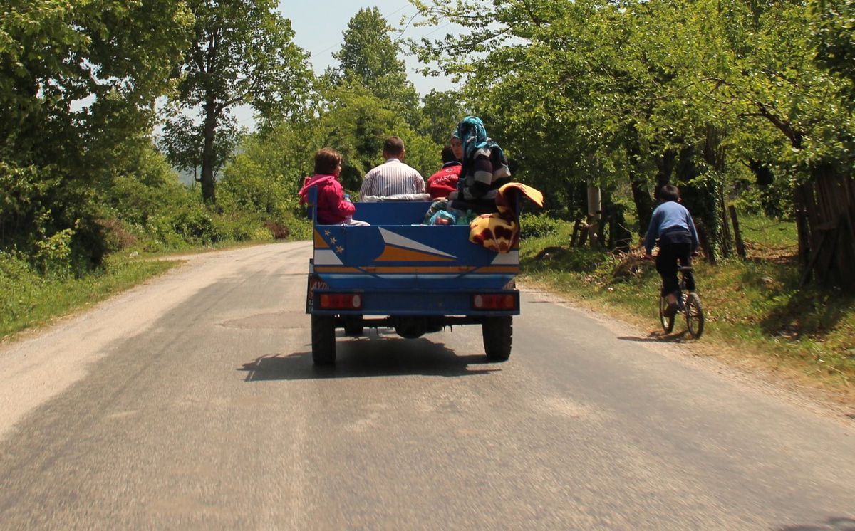 Havalar Açtı Yollar Pırpır Doldu