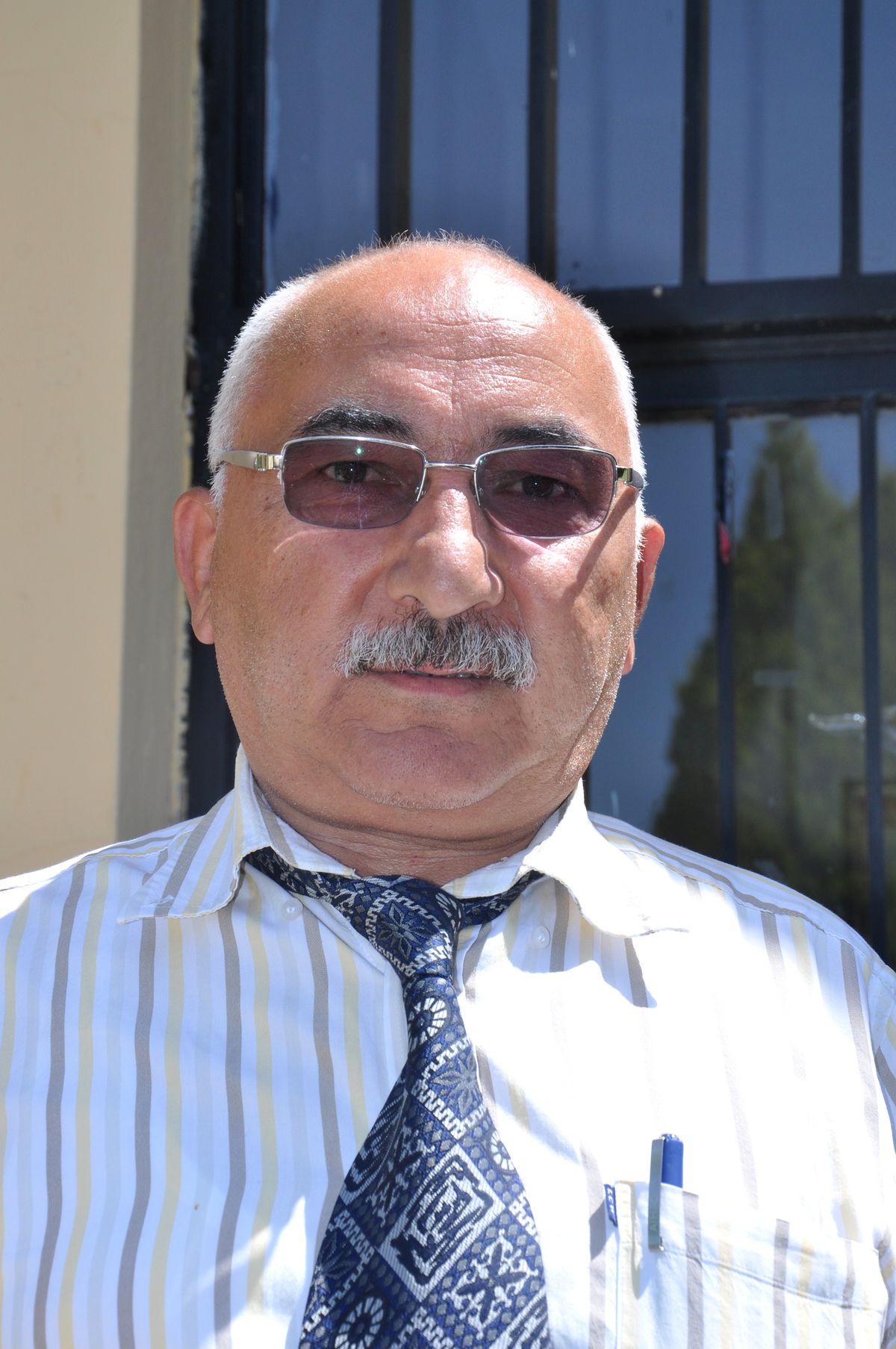 Hem Müdür, Hem Öğretmen, Hem de Hademe