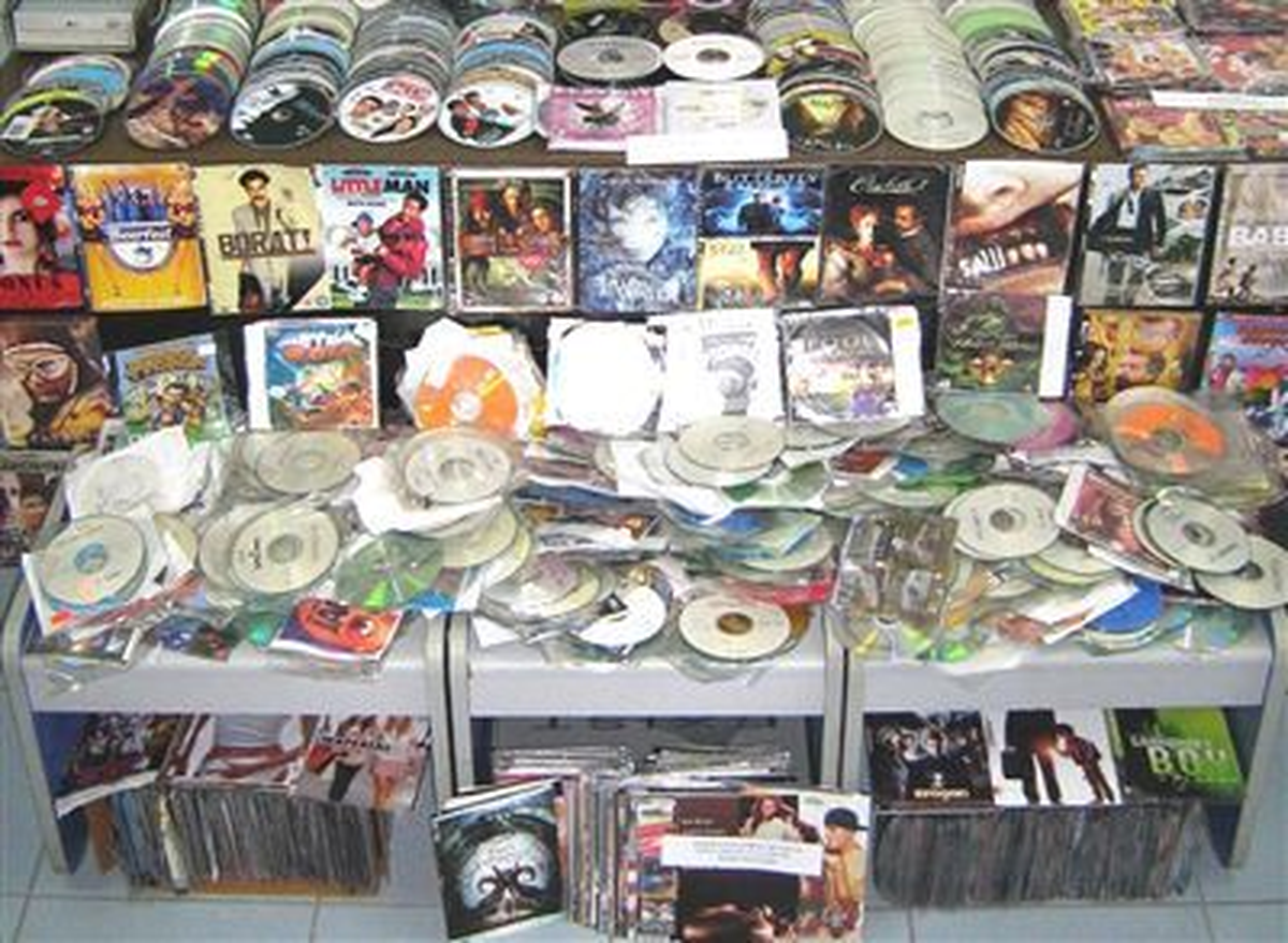 Kağızman'da 952 Adet Bandrolsüz Cd Ele Geçirildi