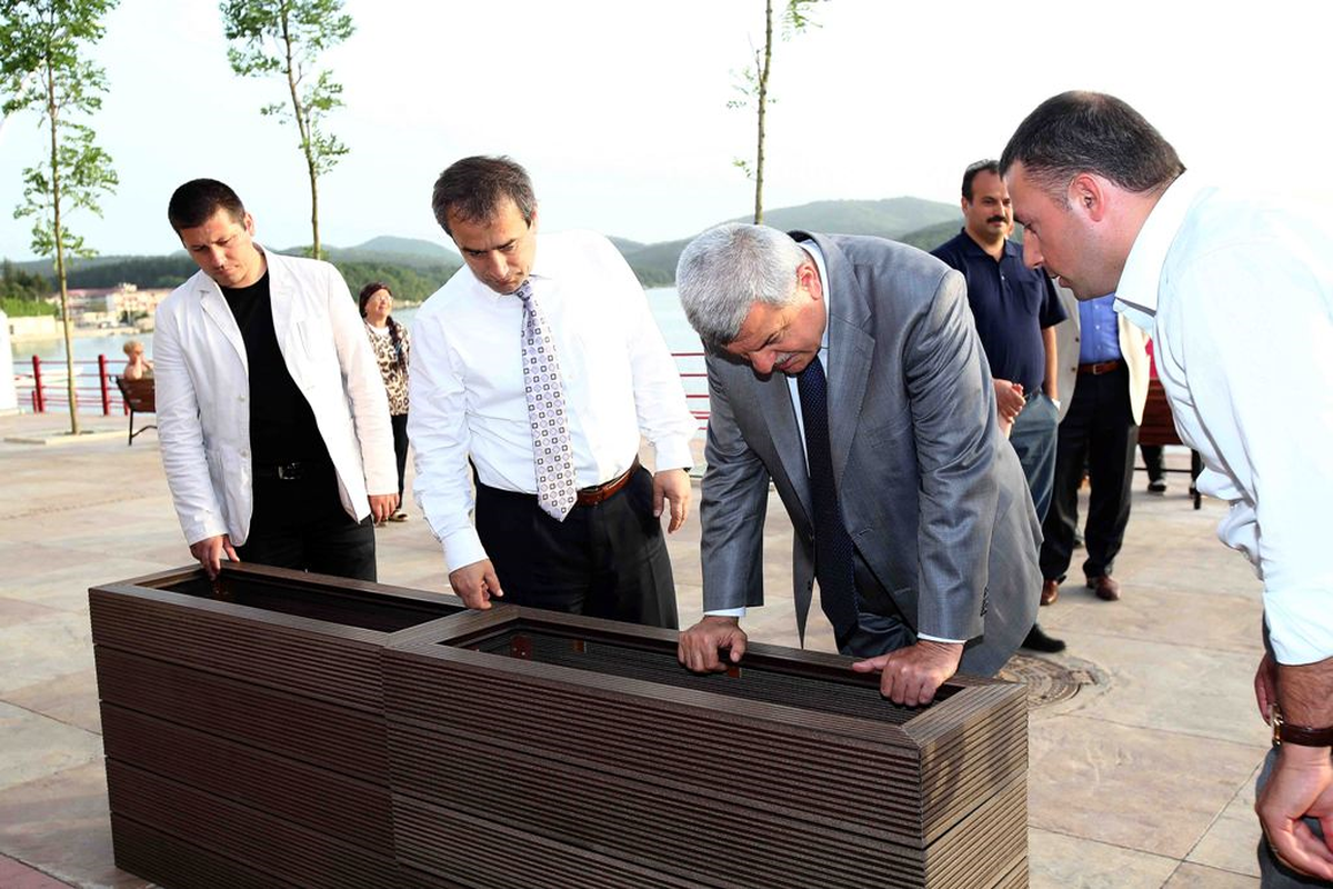 Kandıra\'ya Sağanak Gibi Hizmet Yağıyor