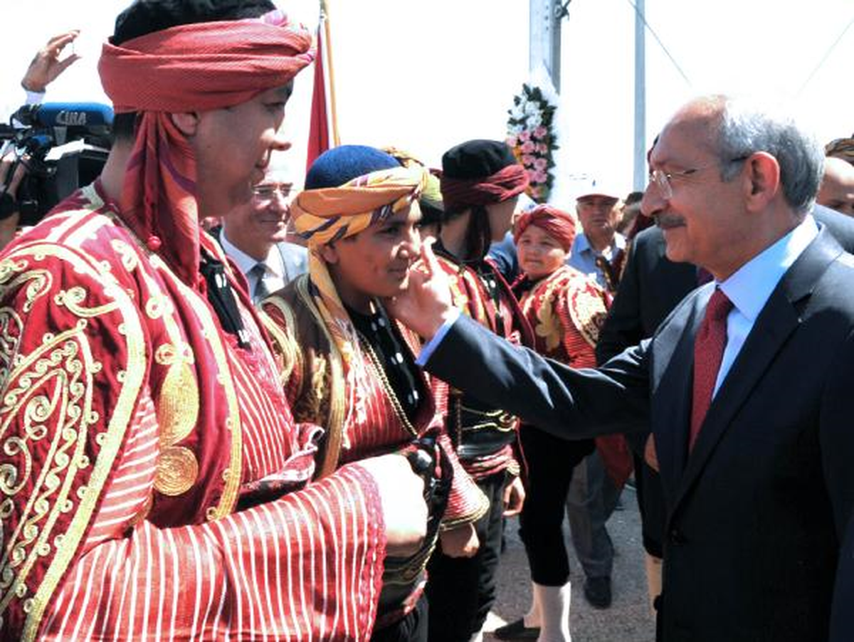 Kılıçdaroğlu, Temel Atma Törenine Katıldı