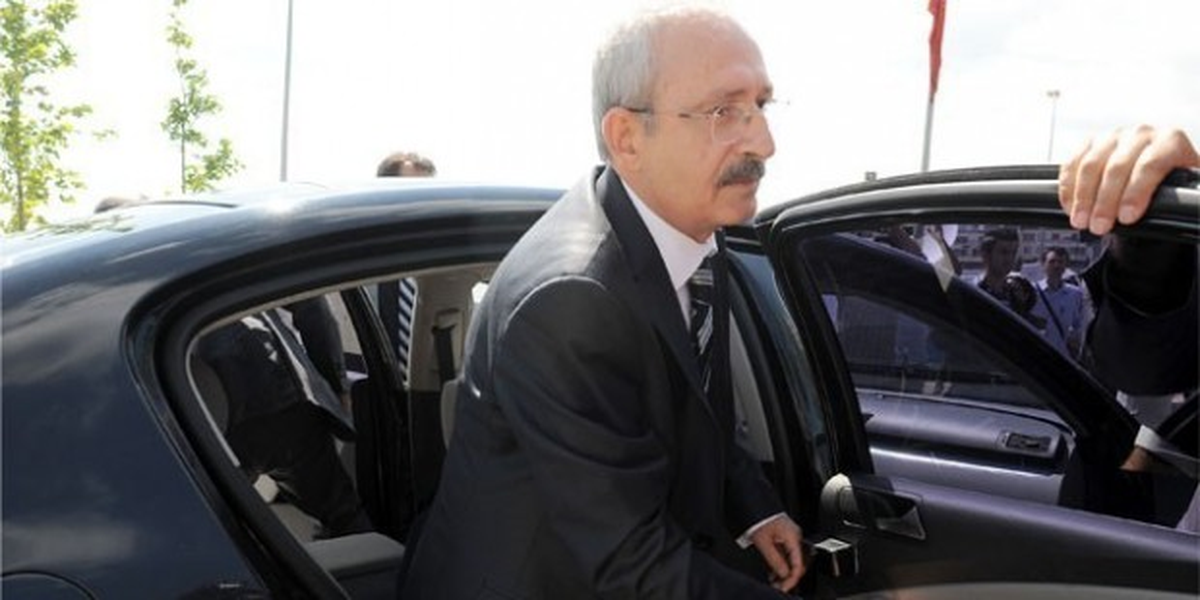 Kılıçdaroğlu, Şehitler Anıtını Ziyaret Etti