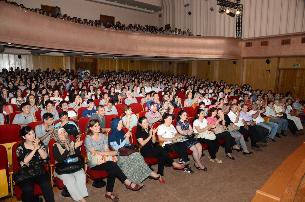Liseli Tiyatrocular Göz Kamaştırıyor