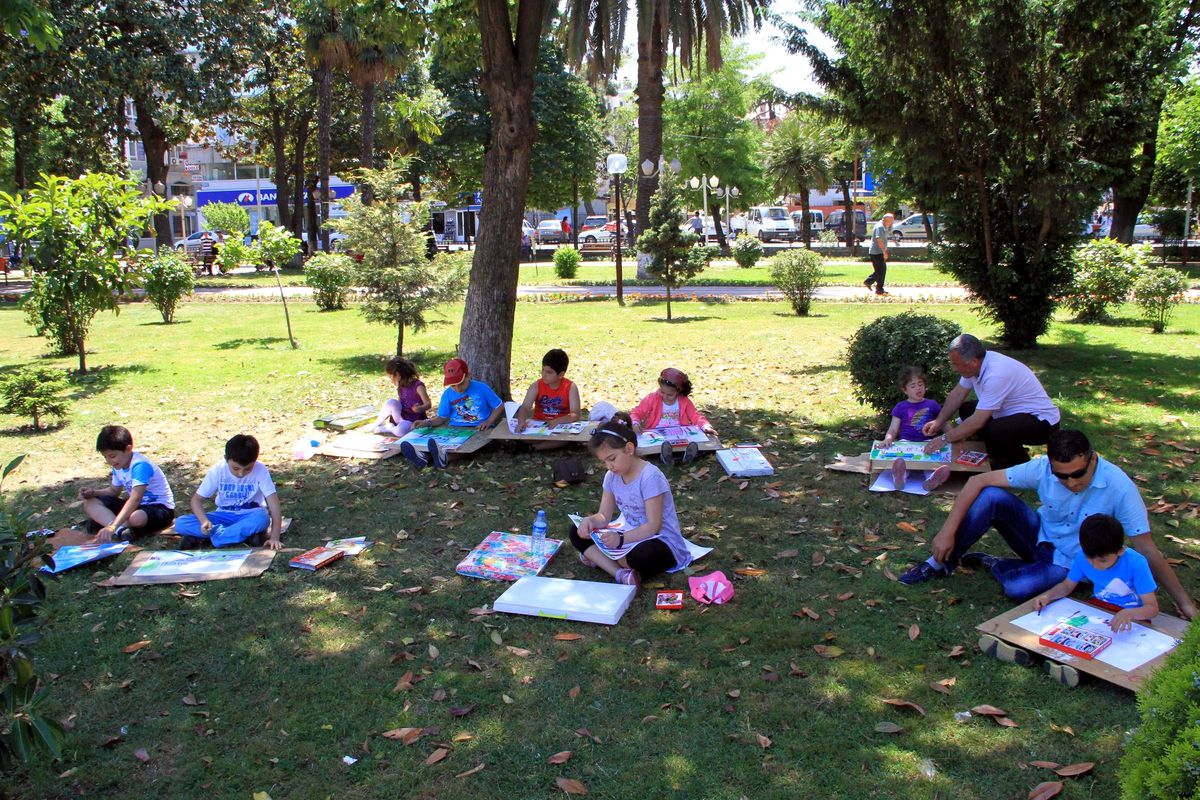 Minikler Açık Havada Resim Yaptılar
