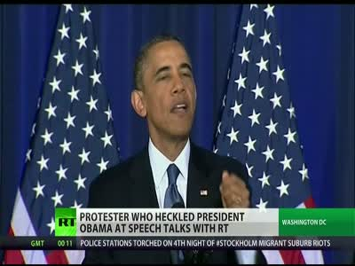 Obama\'nın Lafını Ağzına Tıktı