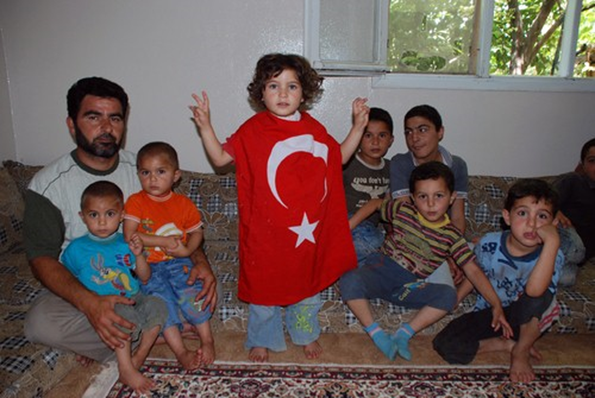 Reyhanlı\'daki Suriyeliler Korkudan Başbakan\'ı Evde Televizyondan İzledi