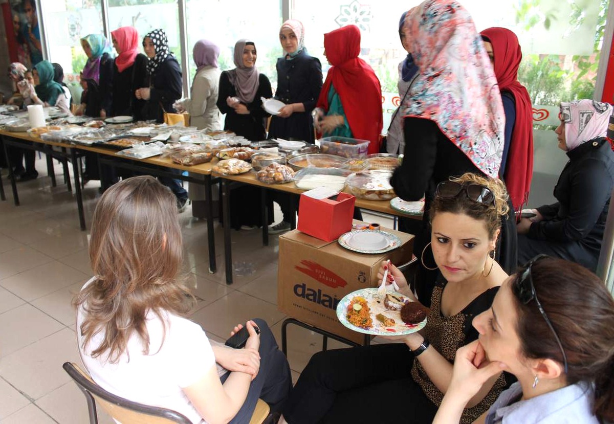 Siirtli Kız Öğrenciler Afrida'da Su Kuyusu Açacak