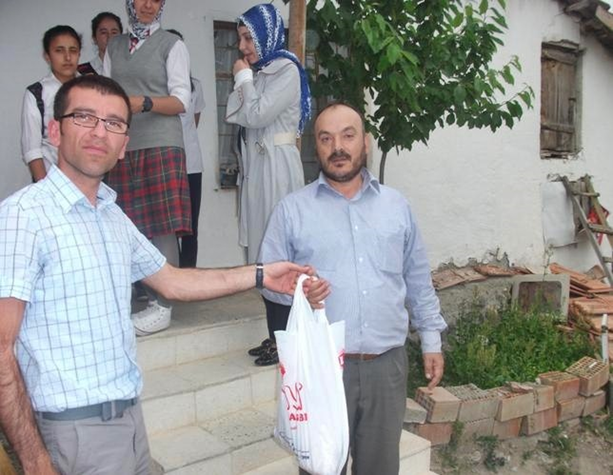 Sungurlu'da Öğretmen ve Öğrencilerden Örnek Davranış