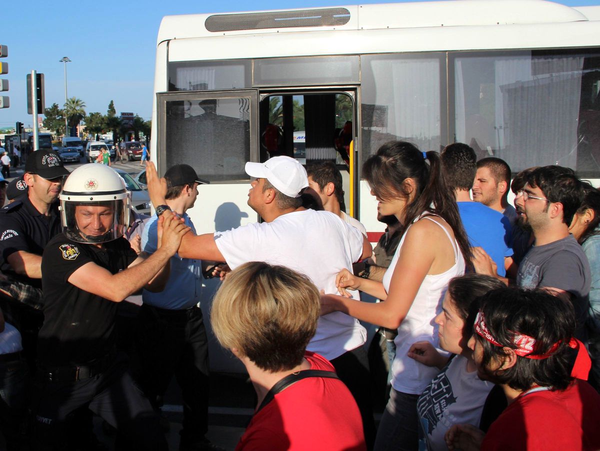 Suriye Protestosuna 25 Gözaltı