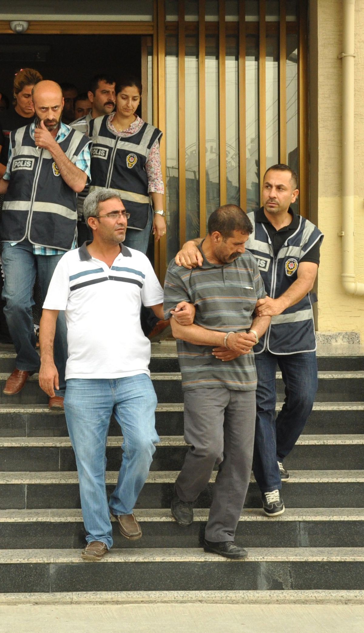 Tarsus\'ta Cinayet Faili 8 Kişiden 4\'ü Tutuklandı