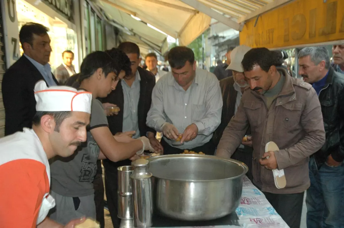 Taş Mağazalar Esnafı Lokma Dağıtımı