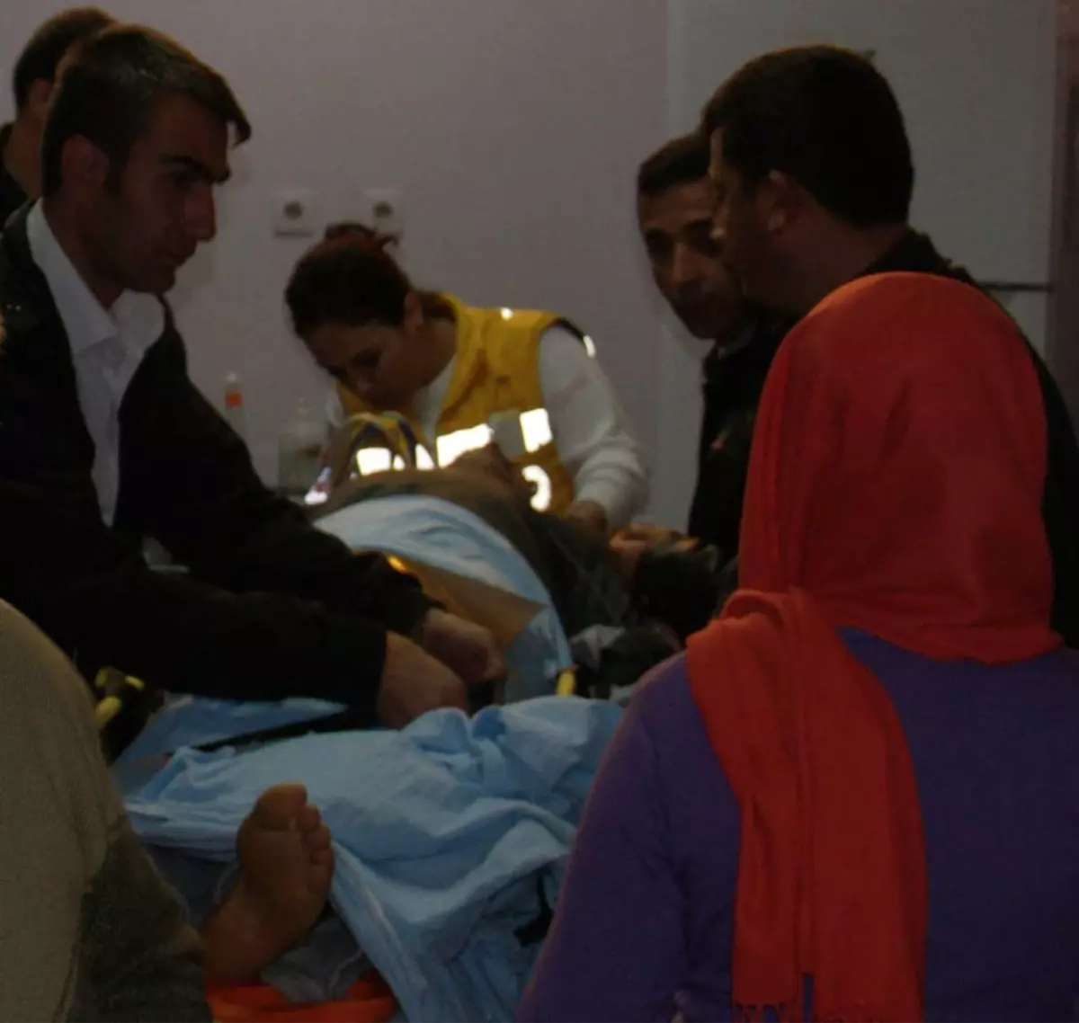 Tatvan\'da Minibüs Uçuruma Yuvarlandı: 7 Yaralı