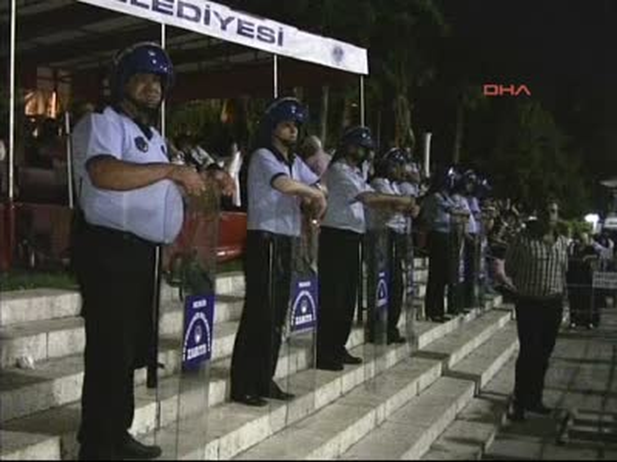 Zülfü Livaneli Coşturdu