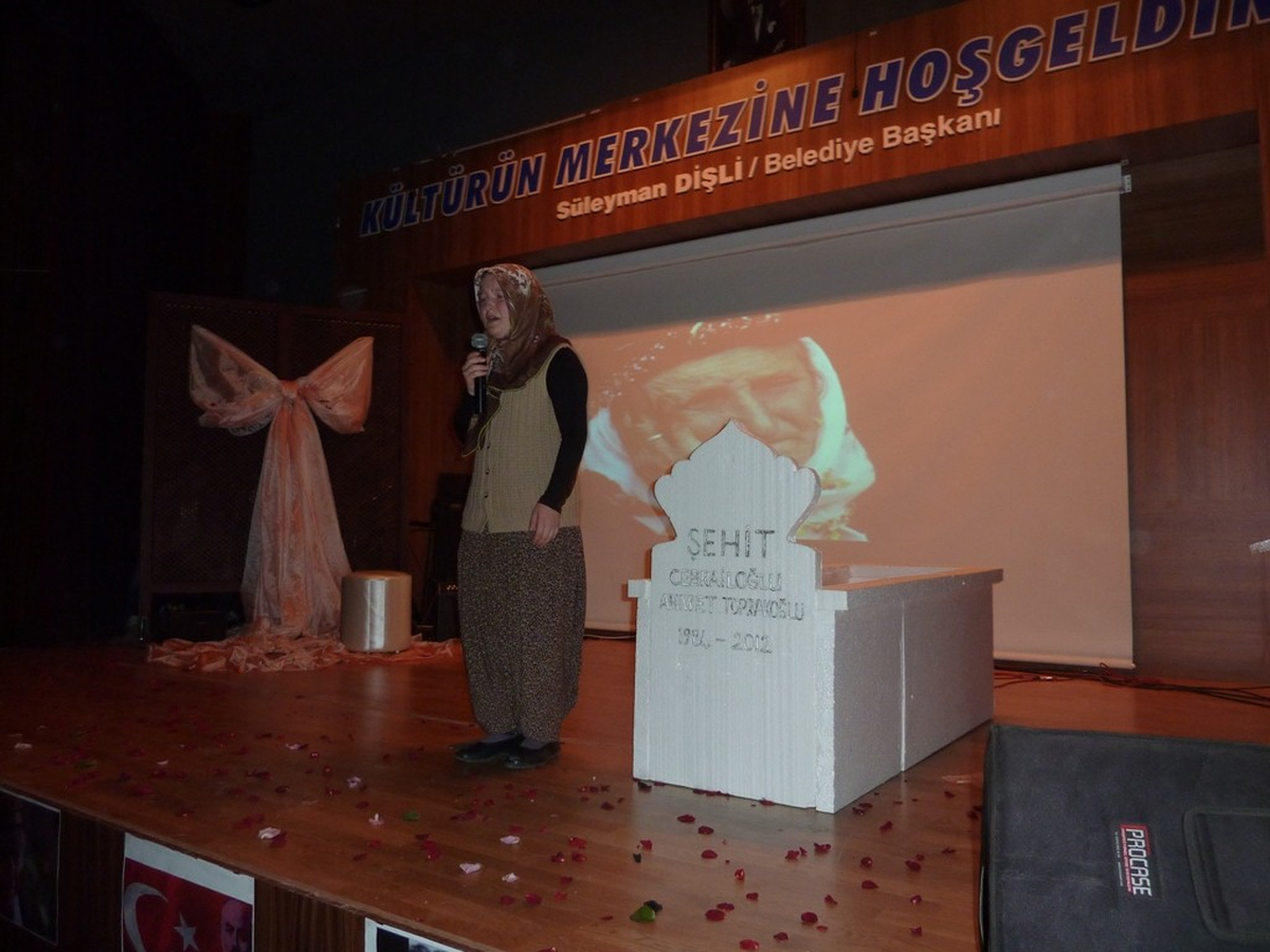 Ali Dilmen\'den Şiir Dinletisi