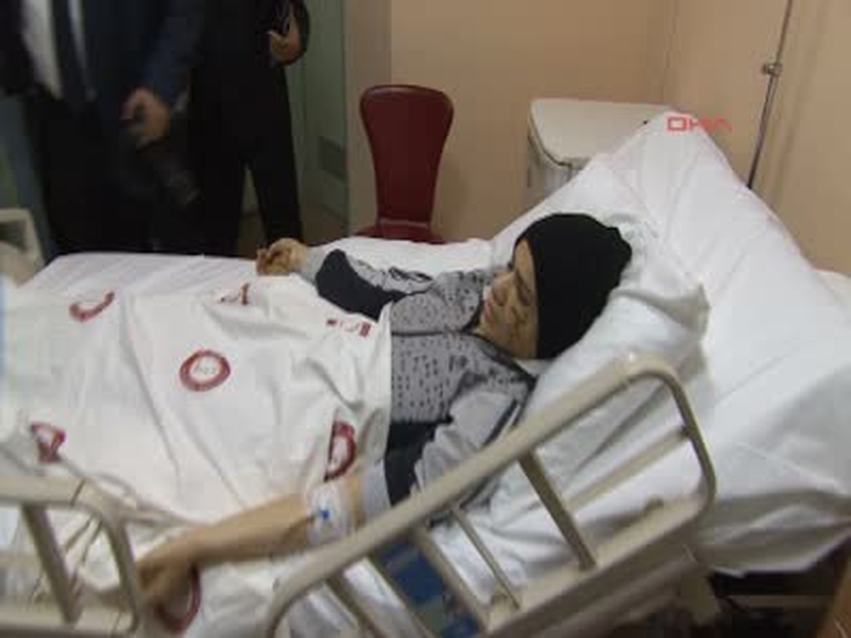 Başbakan Erdoğan, Reyhanlı\'daki Patlamalarda Yaralananları Ziyaret Etti