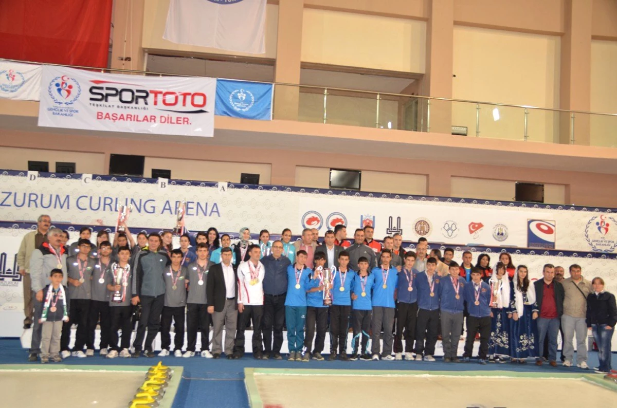 Curlingte Erkeklerde Gençlikspor Bayanlarda Çelebispor Türkiye Şampiyonu Oldu
