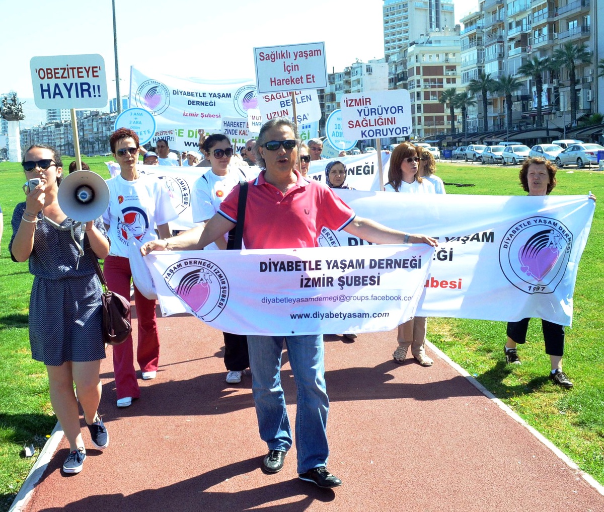 İzmir\'de, "Diyabeti Durduralım" Yürüyüşü Yapıldı
