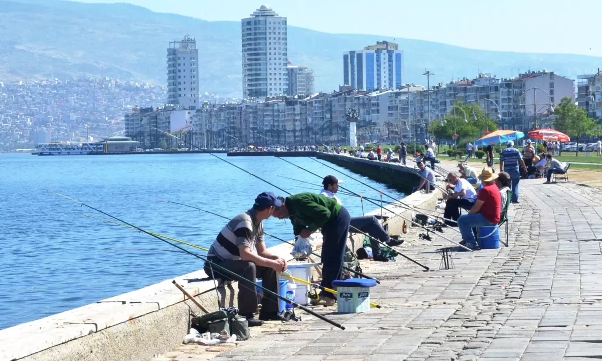 İzmir\'de Sıcak Hava Manzaraları