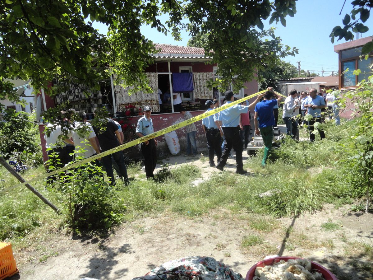 Sakarya\'da Silahlı Saldırı: 2 Ölü, 3 Yaralı