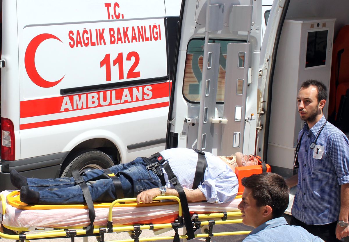 Yüksekten Düşen Adam Hastanelik Oldu