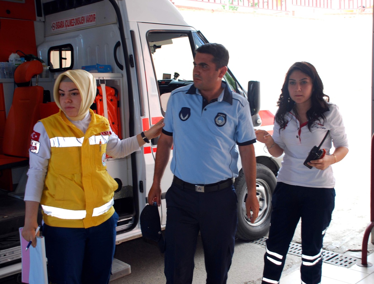 Adıyaman\'da Zabıta ile Esnaf Kavgası: 2 Yaralı