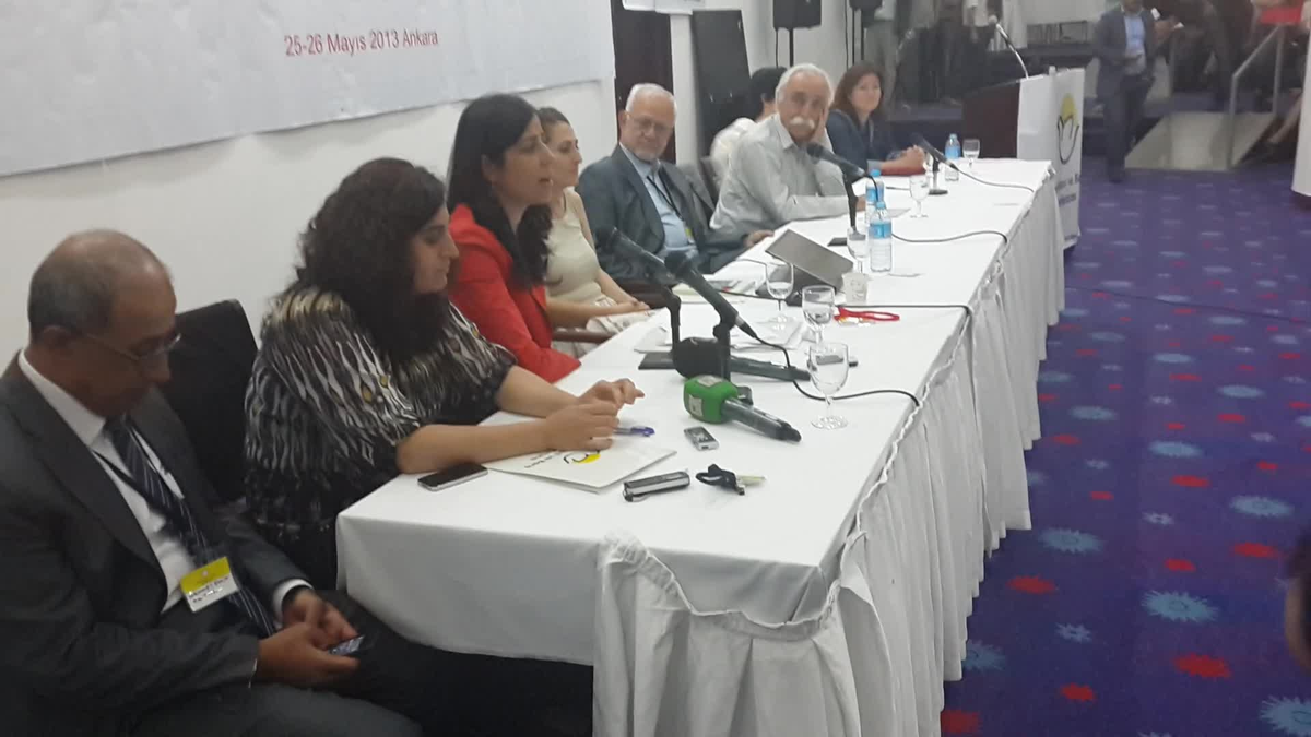 BDP\'li Ayla Akat Ata\'dan "Barış ve Demokrasi Konferansı"Nda Kürtçe Türkü