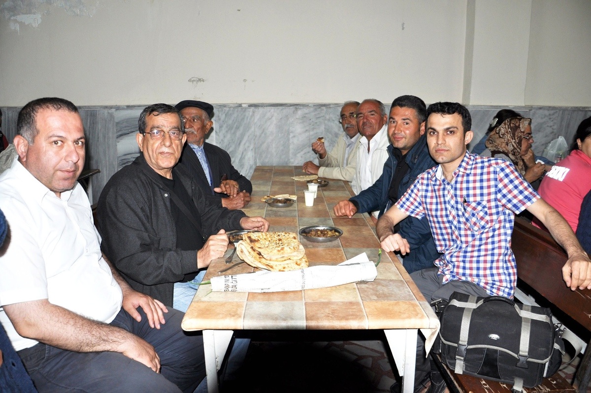 İstanbul\'dan Gelip Lokma İkramı Yaptılar
