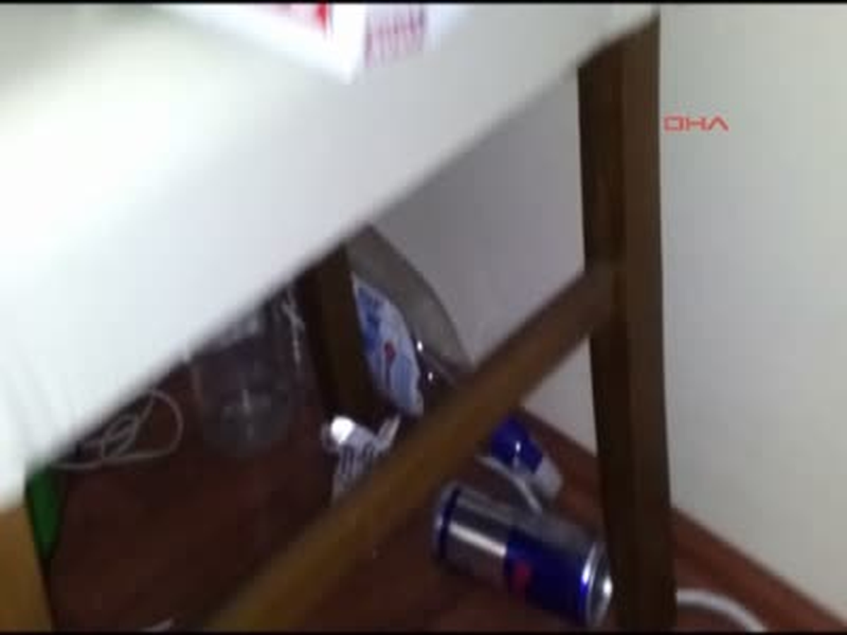 İzmir Çeşme\'de Zehir Tacirlerine Polis Basını Çeşme\'de Zehir Tacirlerine Polis Basını