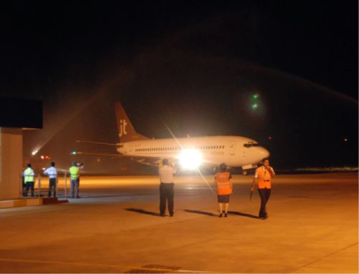 Jet Time, Gazipaşa Havalimanı\'na İlk Uçuşunu Yaptı