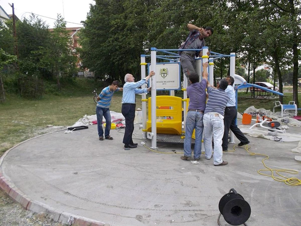 Kozcağız\'da Parklar Yenileniyor