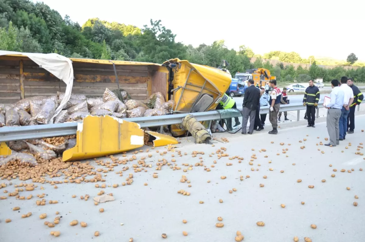 Patates Yüklü Tır Devrildi: 1 Ölü