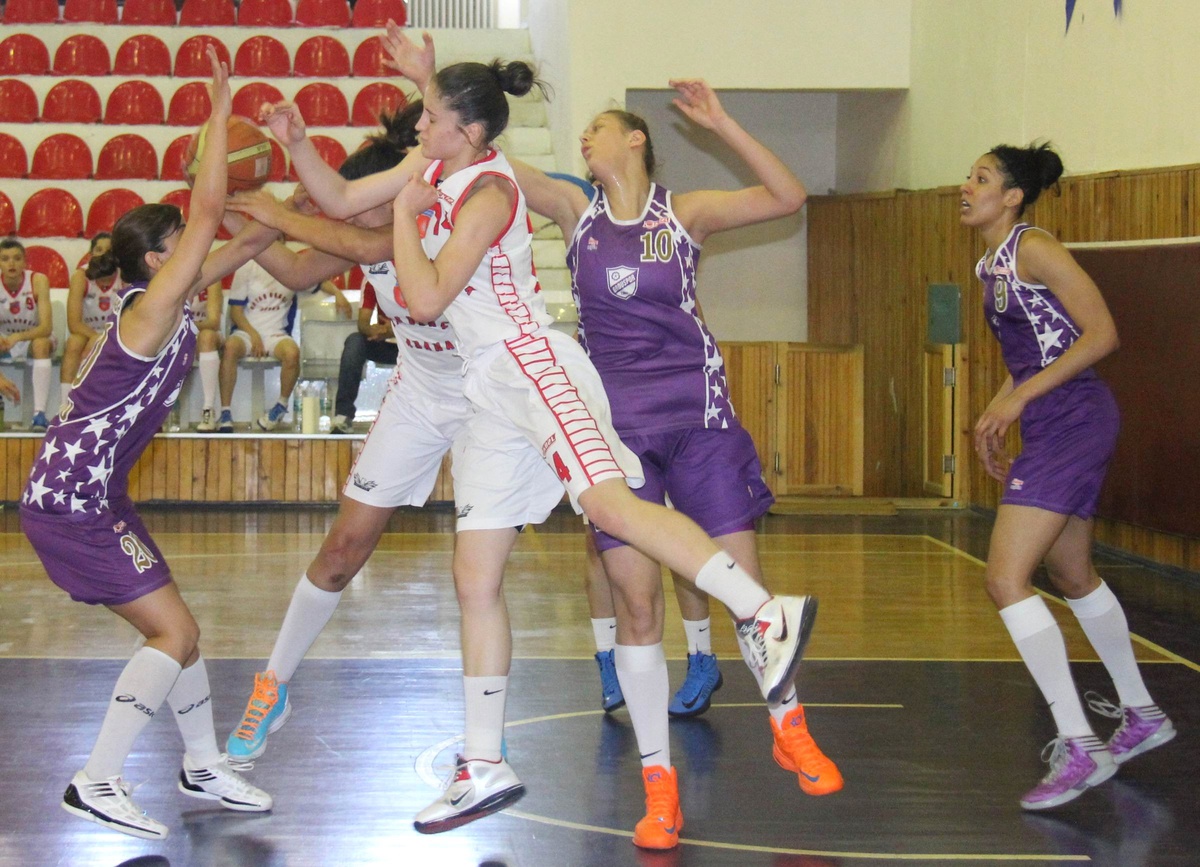 Şampiyon Kızlar Yarın Yuvaya Dönüyor