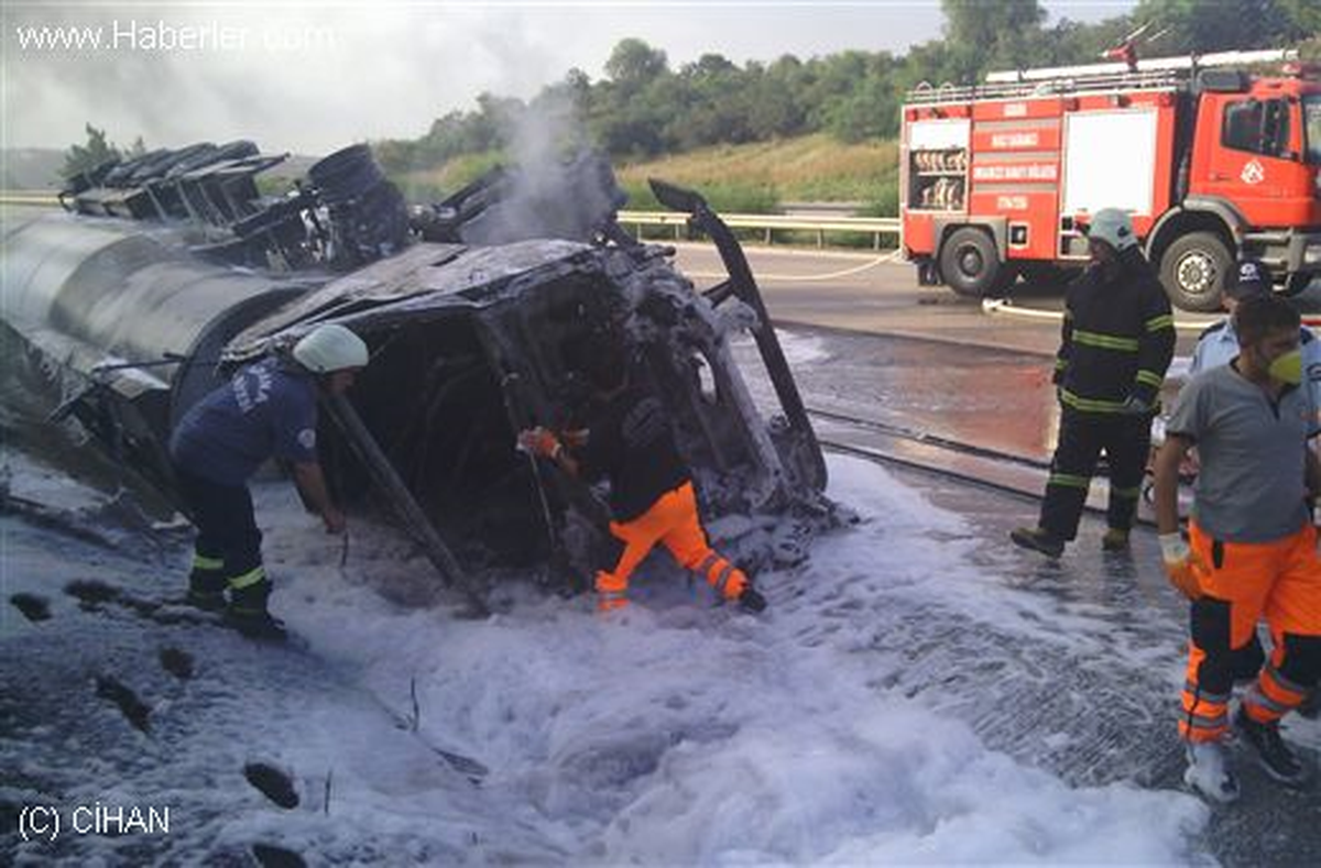 Tanker Devrildi, Sürücü Yanarak Öldü