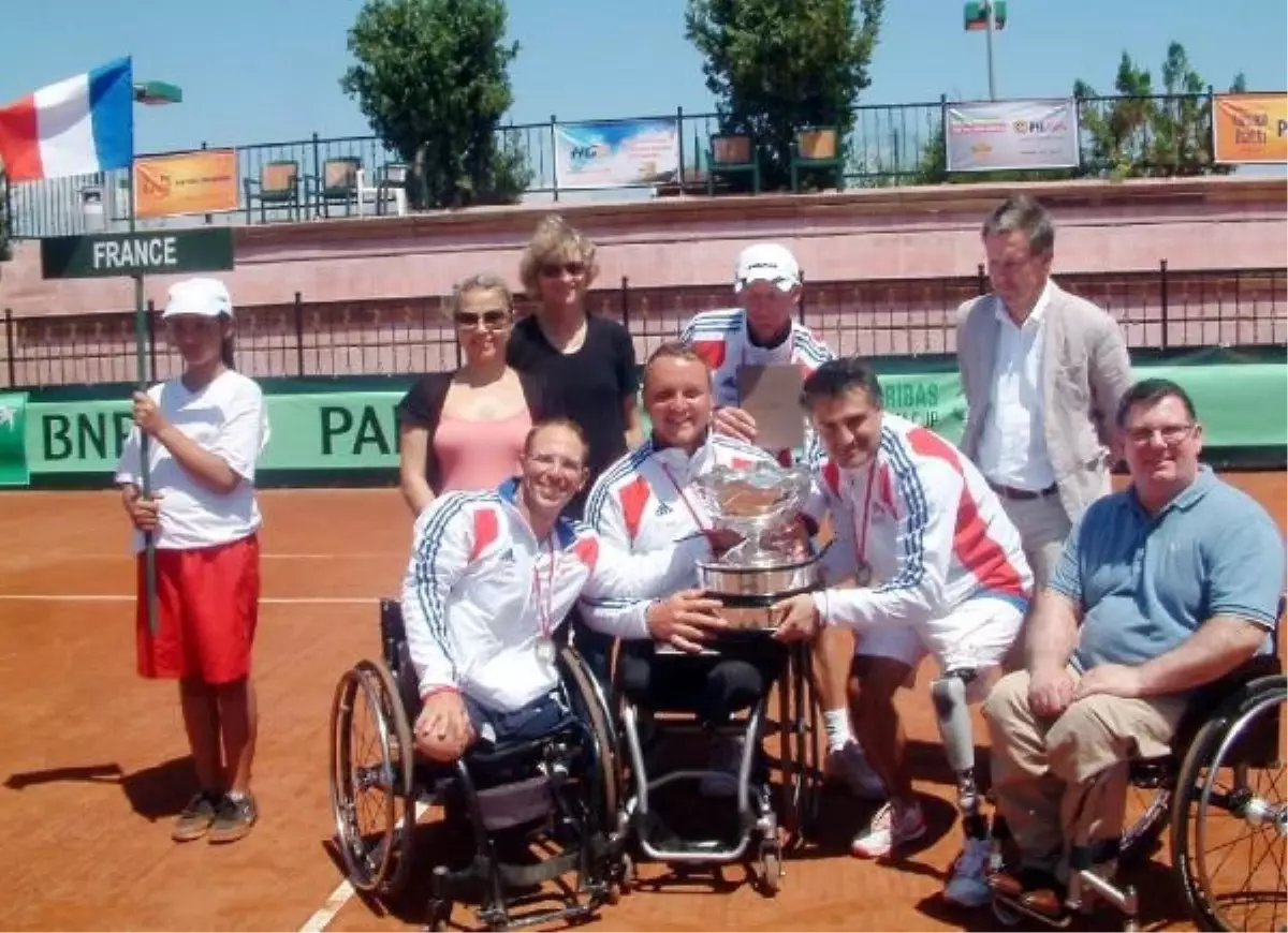 Tenis Dünya Kupası\'nda Şampiyonlar Kupalarını Aldı