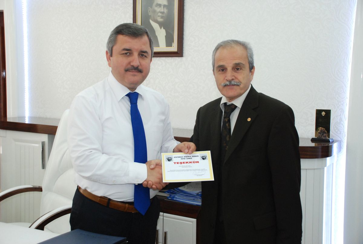 Add\'den Başkan Anlayan\'a Teşekkür Belgesi
