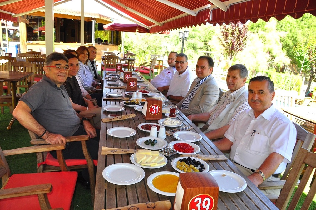 AK Parti Manisa İl Başkanı Baybatur, Gazeteciler Cemiyeti\'ni Ağırladı