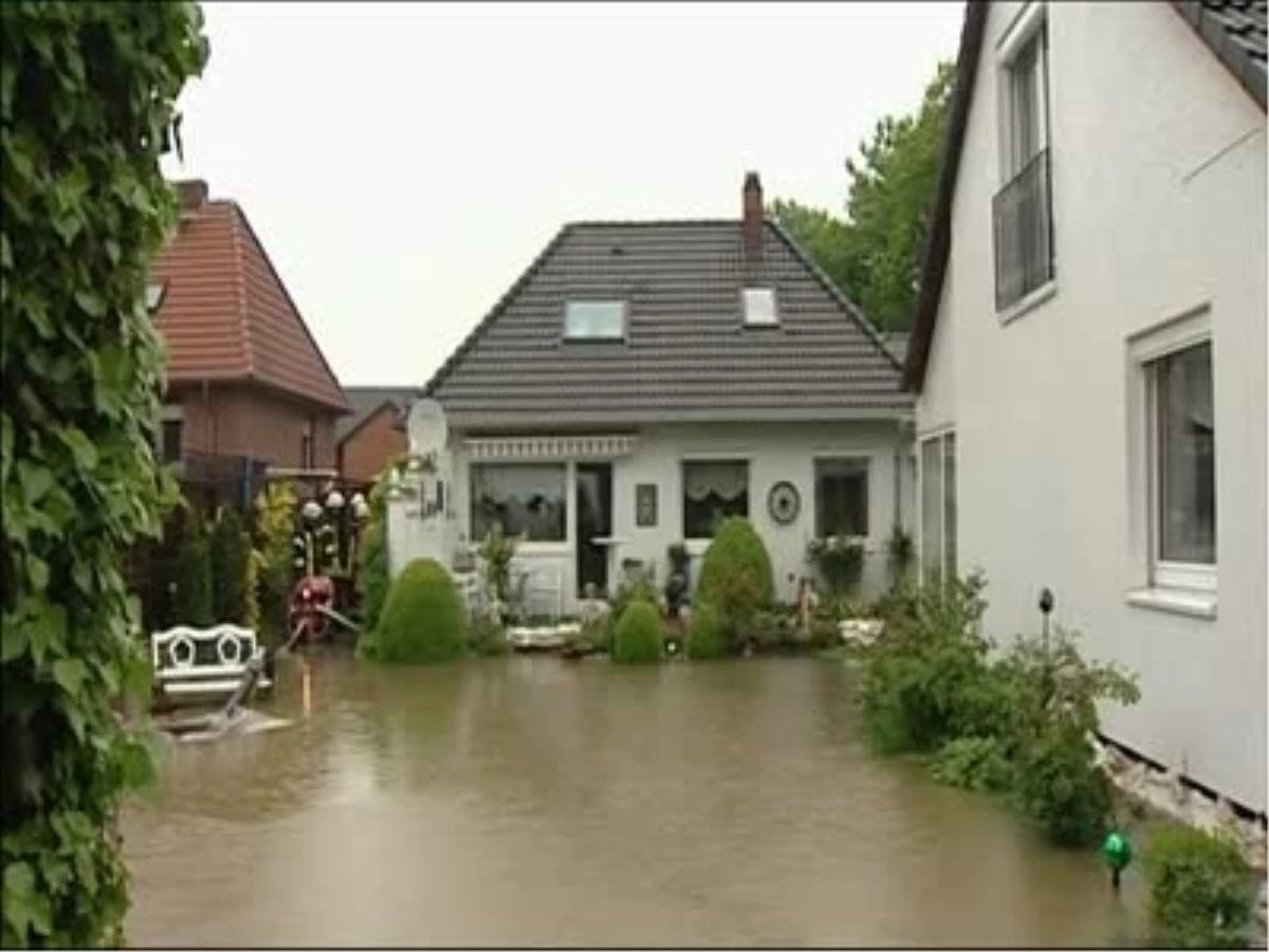 Almanya Kötü Hava Koşulları ile Mücadele Ediyor Almanya Kötü Hava Koşulları ile Mücadele Ediyor
