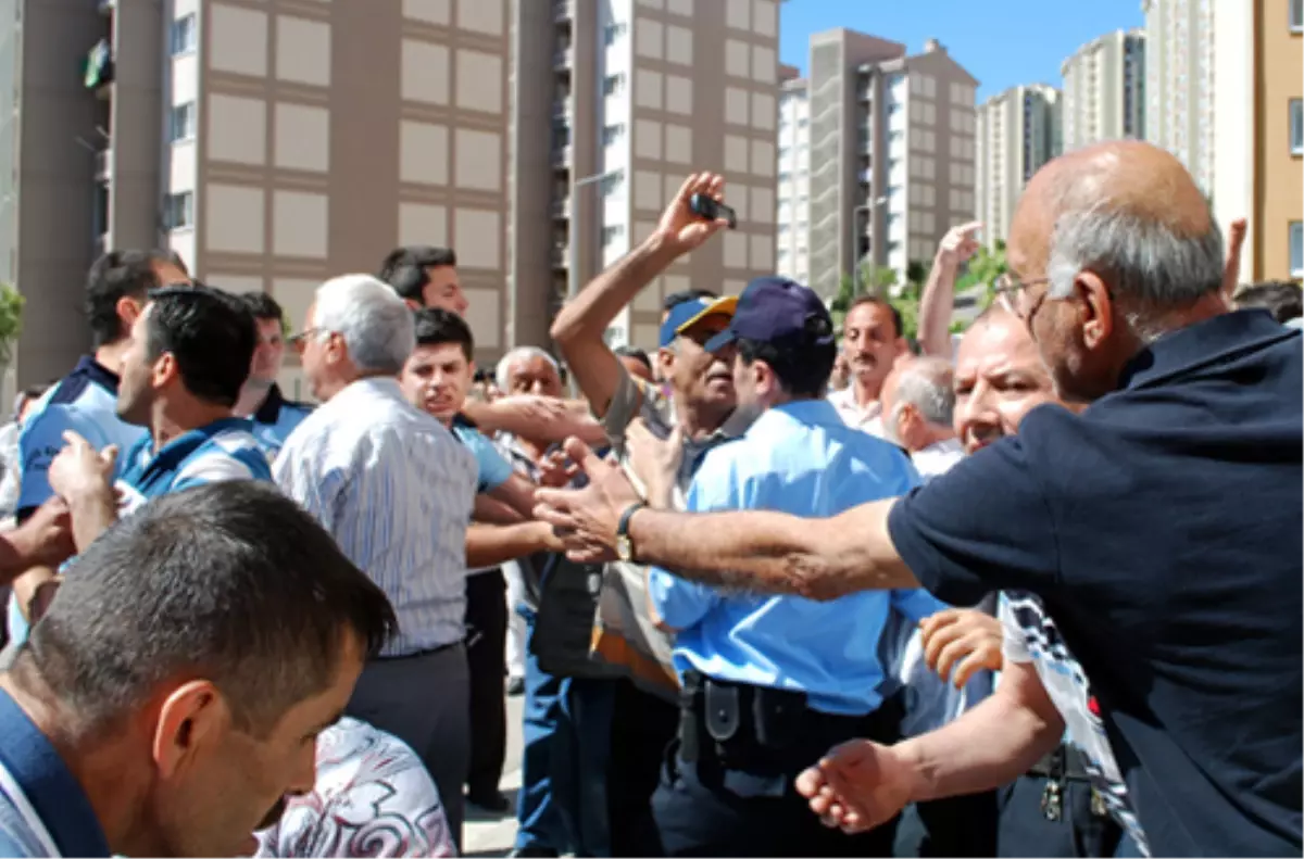 Bursa TOKİ\'de Yönetim Kavgasını Polis Önledi )toki\'de Yönetim Kavgasını Polis Önledi