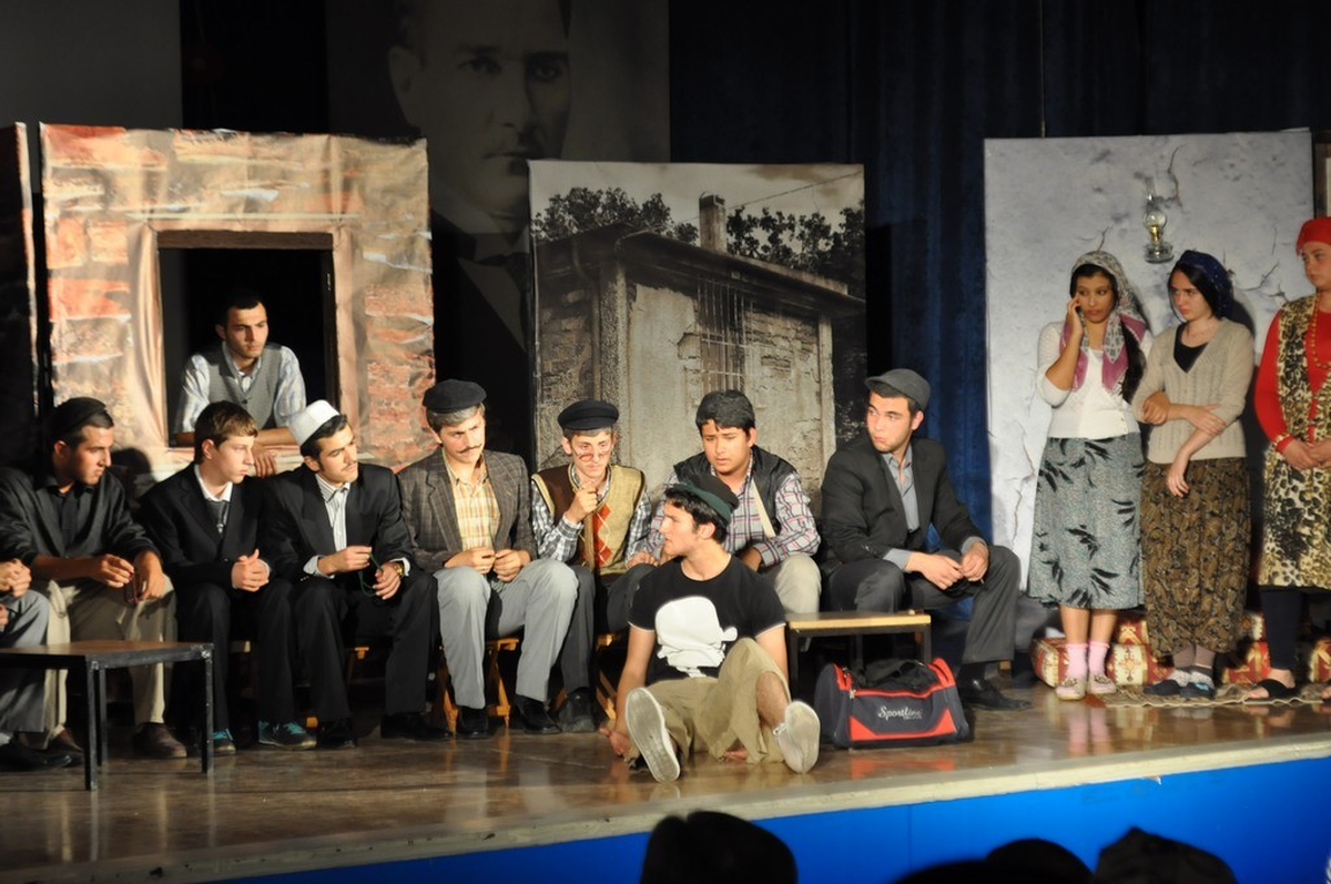Düzce\'de Tiyatro Festivaline Büyük İlgi