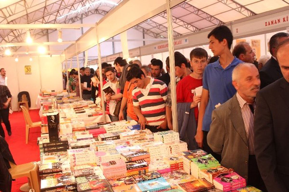 Göksun\'da Kitap Fuarı Açıldı