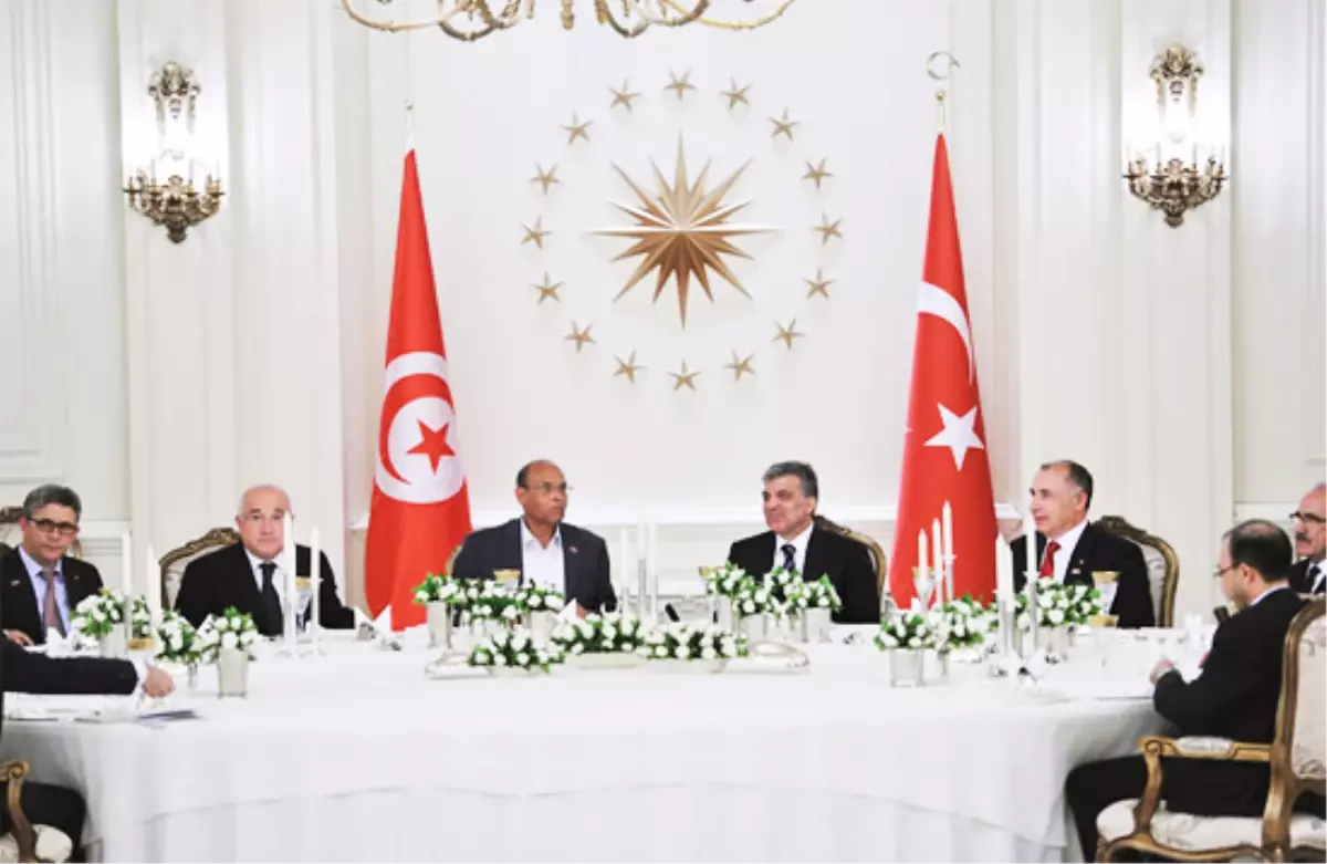 -Gül, Tunus Cumhurbaşkanı Merzuki Onuruna Yemek Verdi