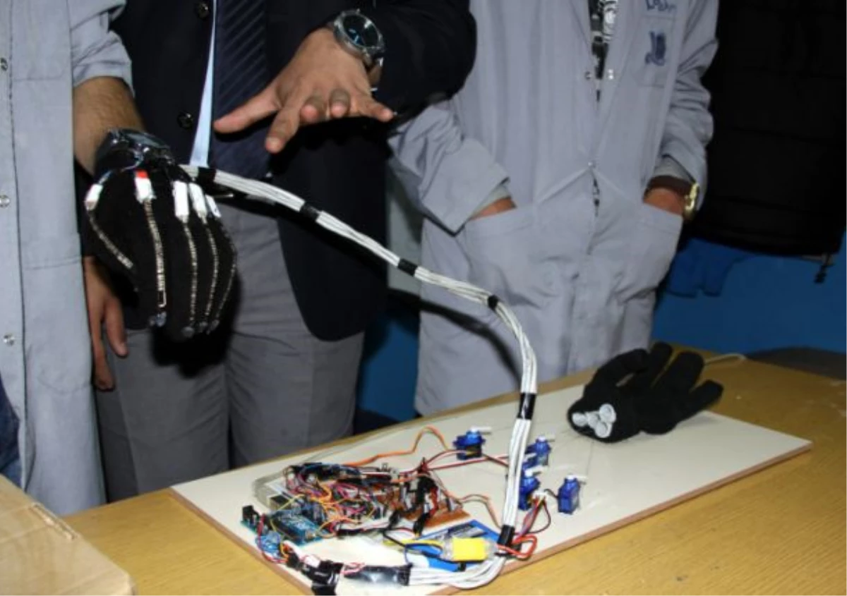 Hareketleri Taklit Eden Robot El Türkiye Üçüncüsü Oldu